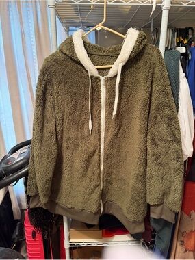SHEIN Olive Green Sherpa Hooded Zip-Up Jacket with Cream Trim